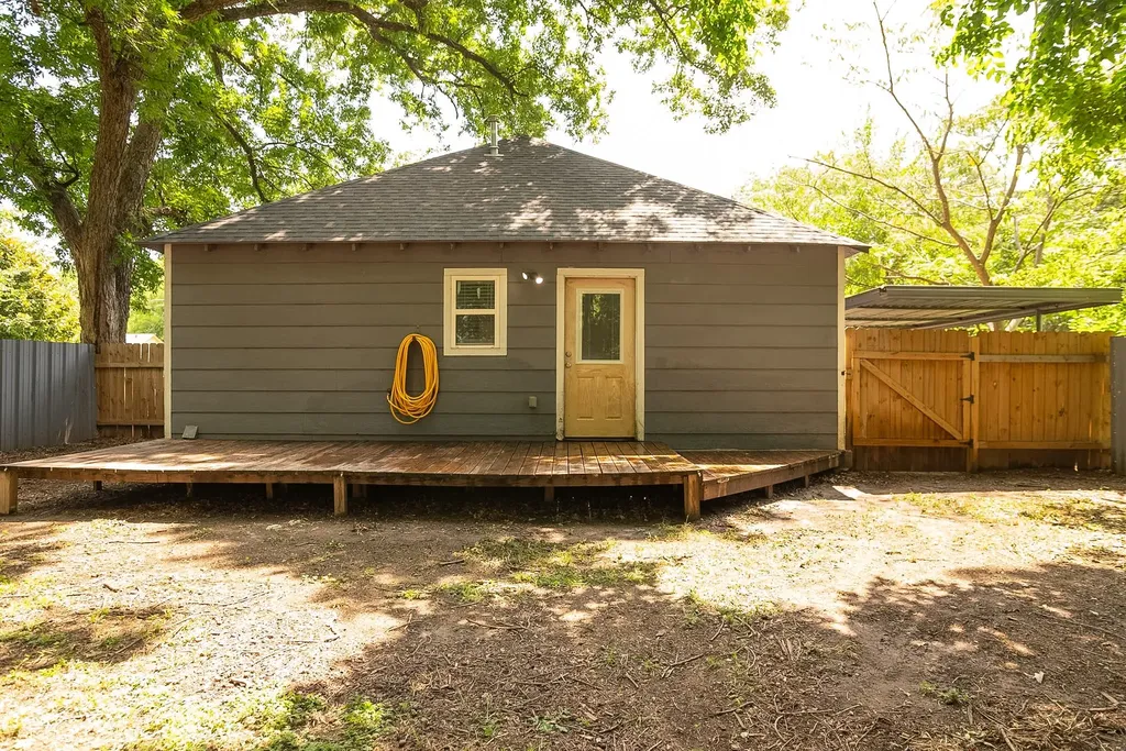 205 E Nelson Street Bowie TX 76230