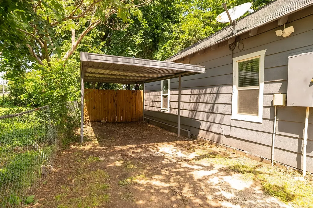 205 E Nelson Street Bowie TX 76230