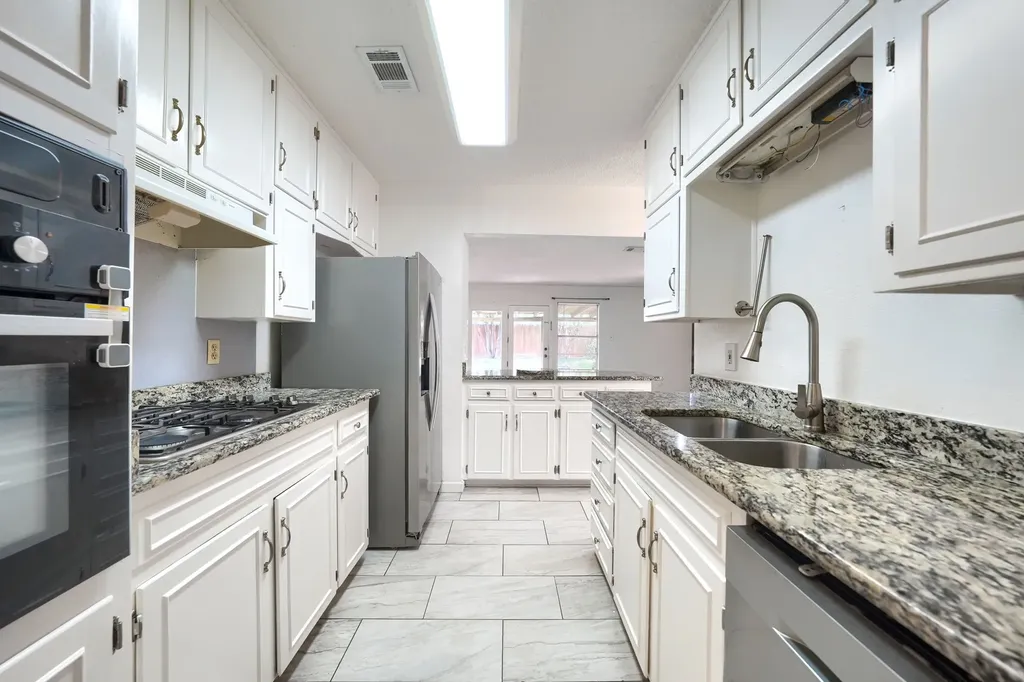 821 Prestwick Street Bedford TX 76022