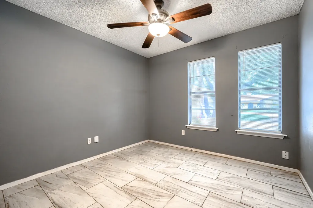 821 Prestwick Street Bedford TX 76022