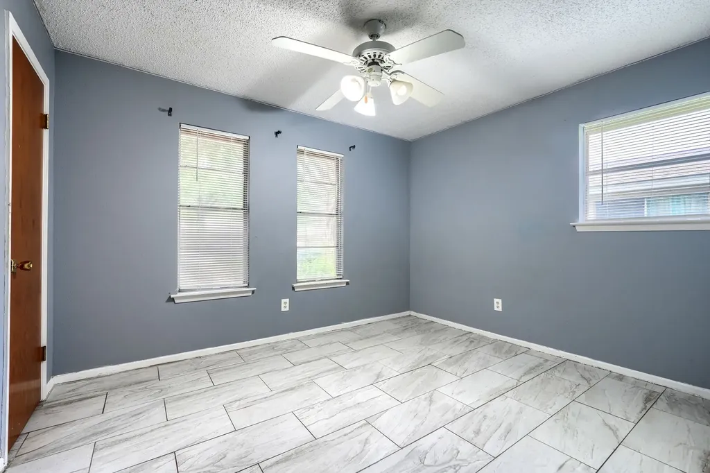 821 Prestwick Street Bedford TX 76022