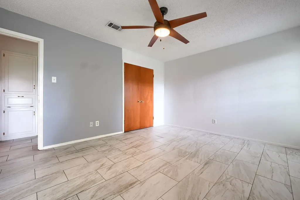 821 Prestwick Street Bedford TX 76022