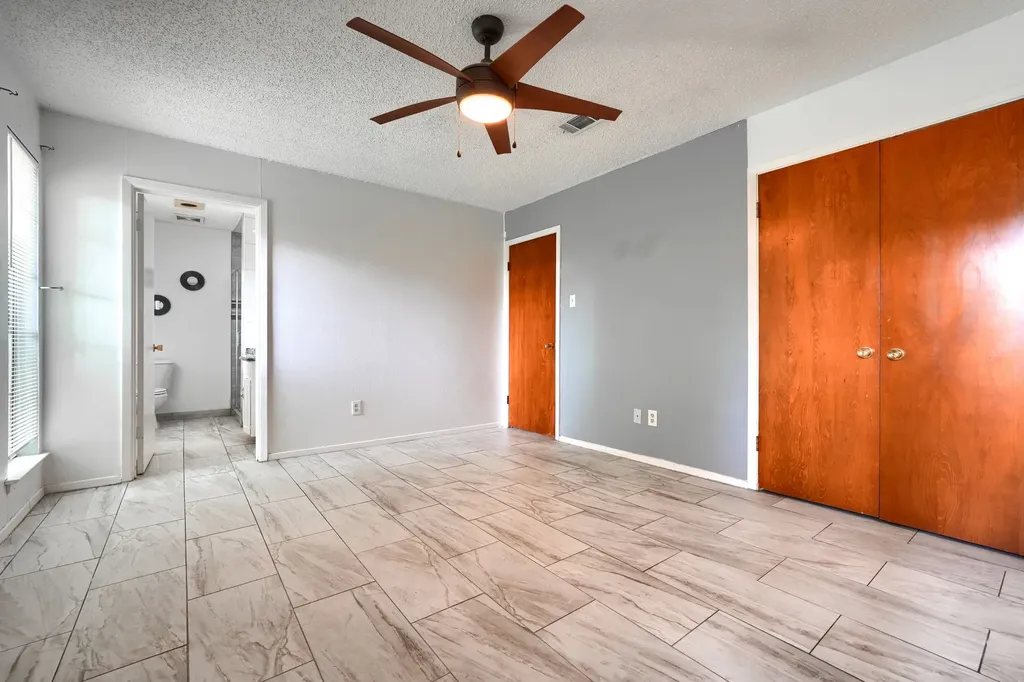 821 Prestwick Street Bedford TX 76022