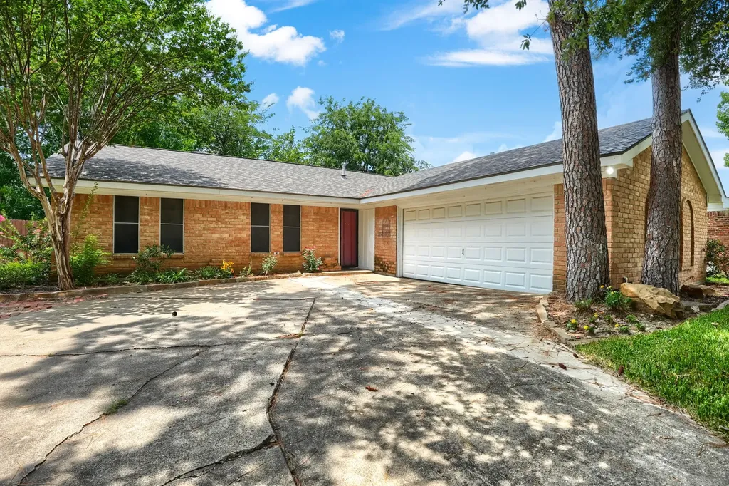 821 Prestwick Street Bedford TX 76022