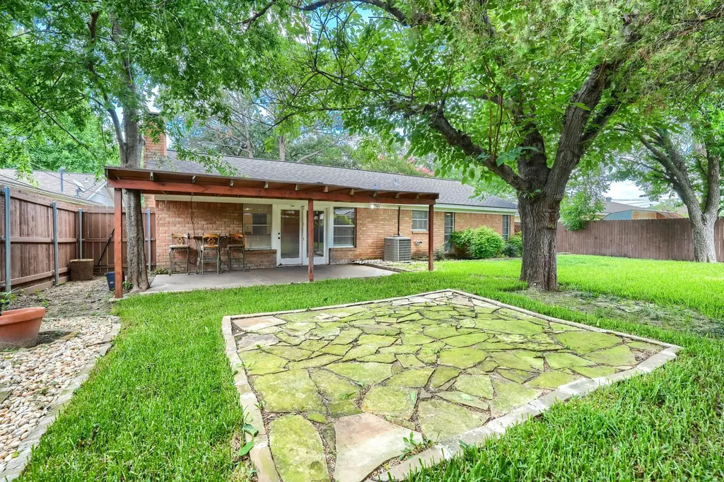 821 Prestwick Street Bedford TX 76022