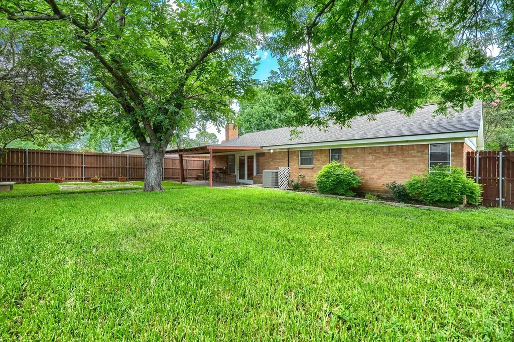 821 Prestwick Street Bedford TX 76022