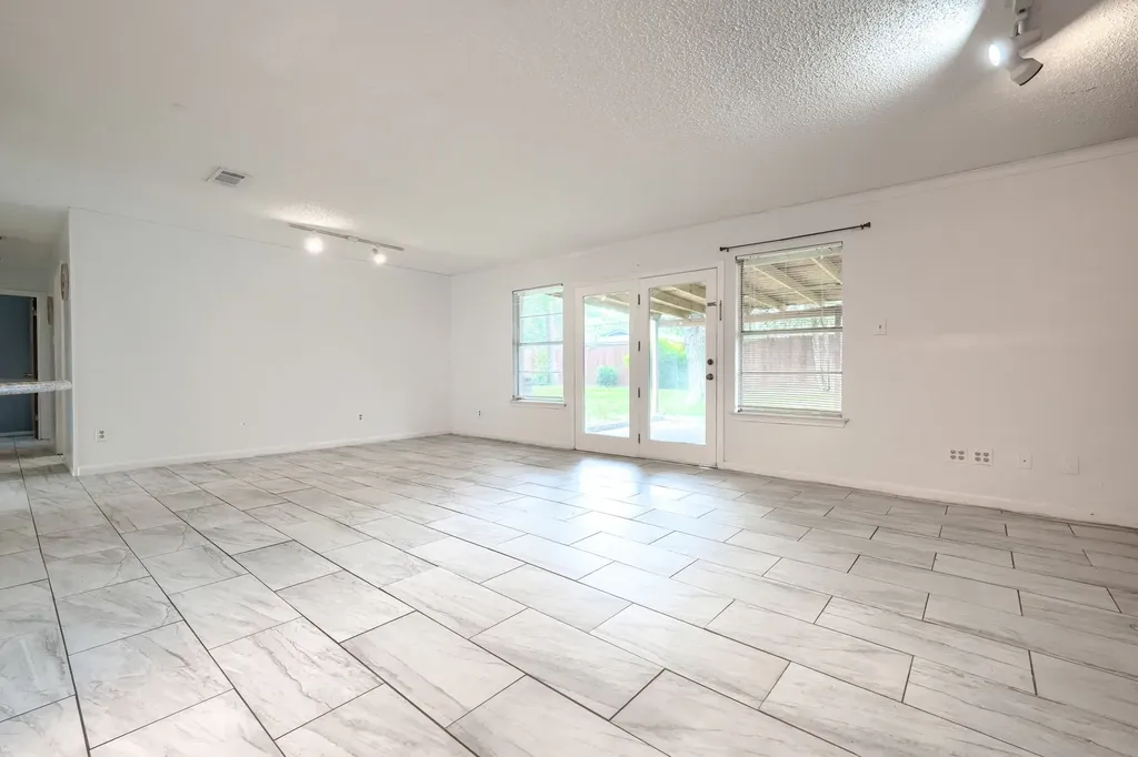 821 Prestwick Street Bedford TX 76022