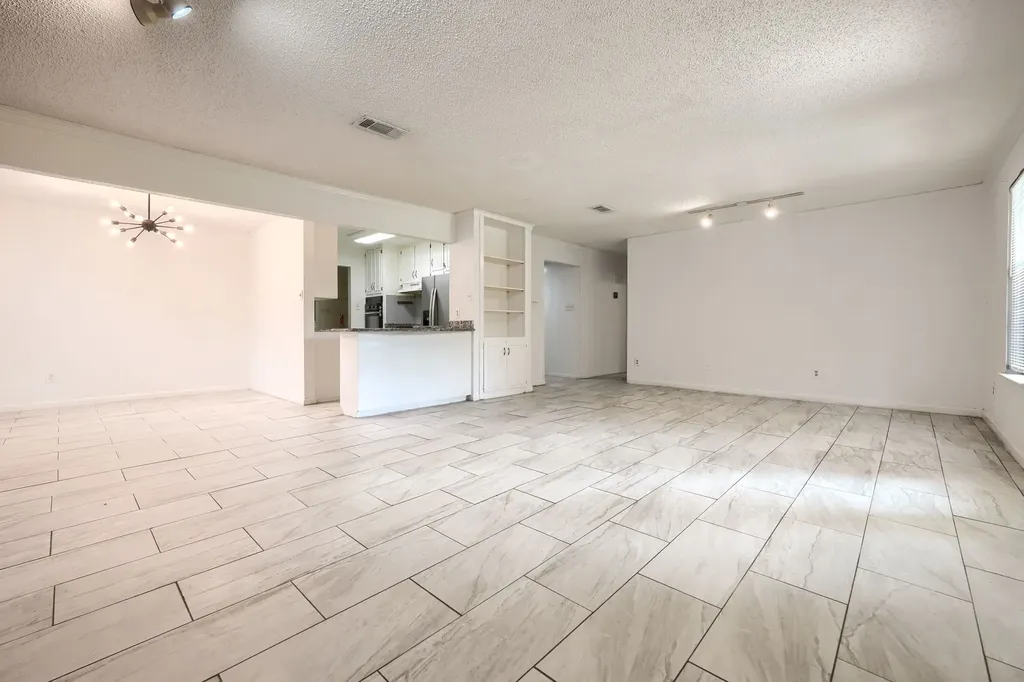 821 Prestwick Street Bedford TX 76022