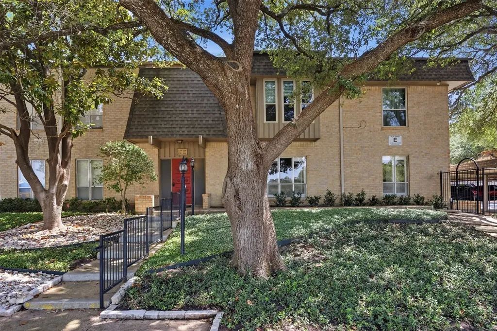 4320 Bellaire Drive S Fort Worth TX 76109