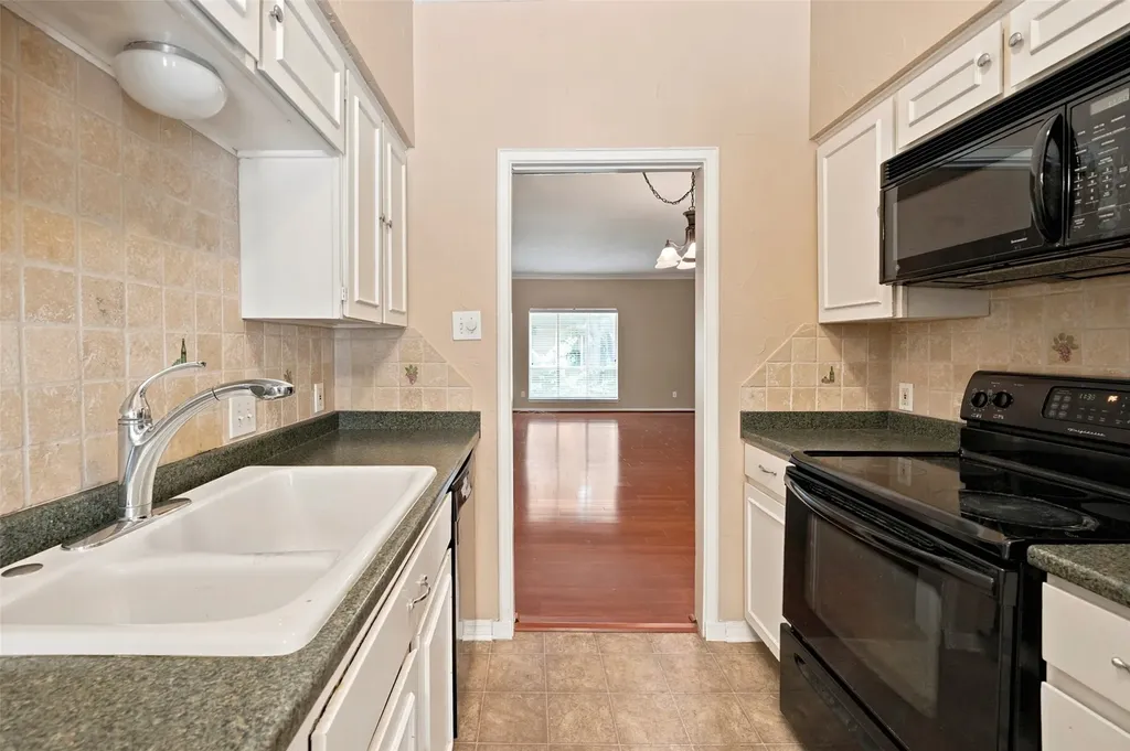 4320 Bellaire Drive S Fort Worth TX 76109