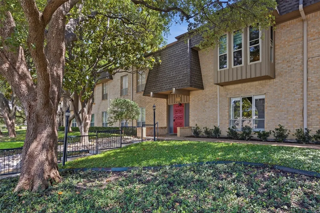 4320 Bellaire Drive S Fort Worth TX 76109