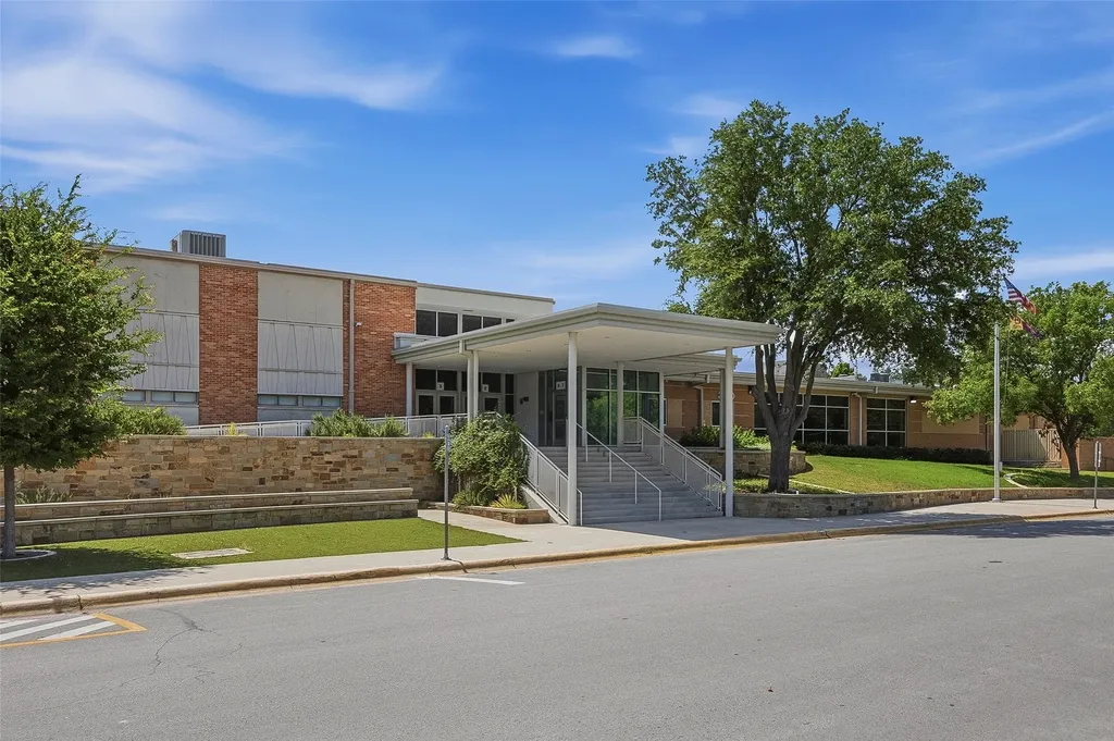 4320 Bellaire Drive S Fort Worth TX 76109