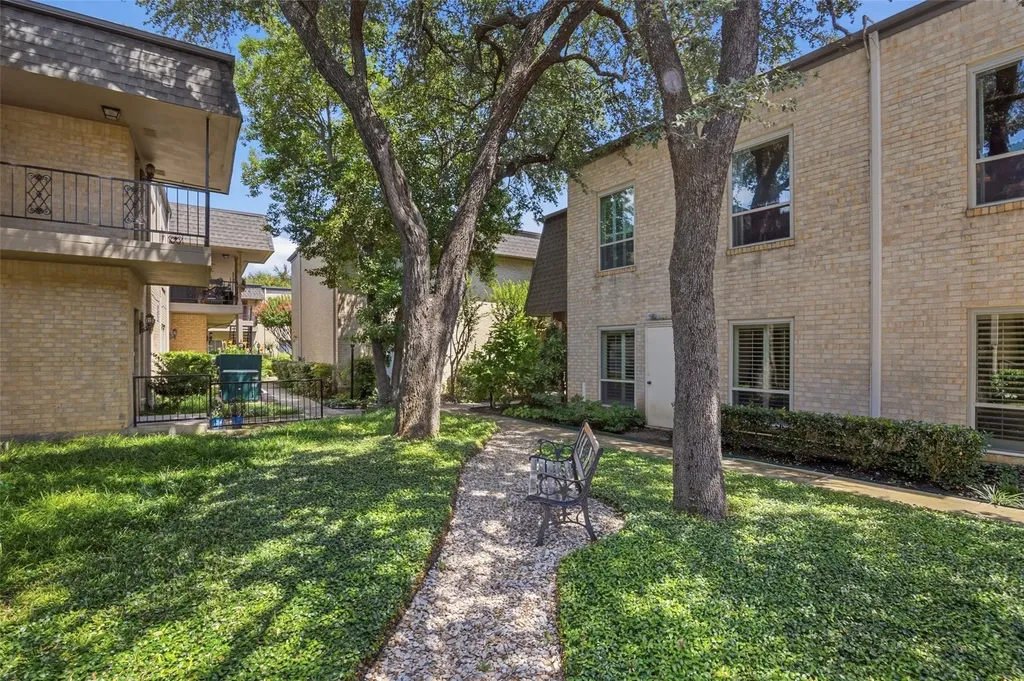 4320 Bellaire Drive S Fort Worth TX 76109