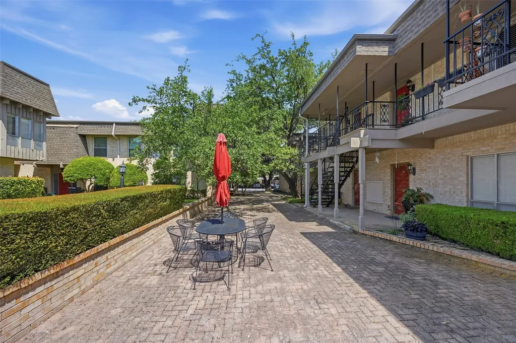 4320 Bellaire Drive S Fort Worth TX 76109