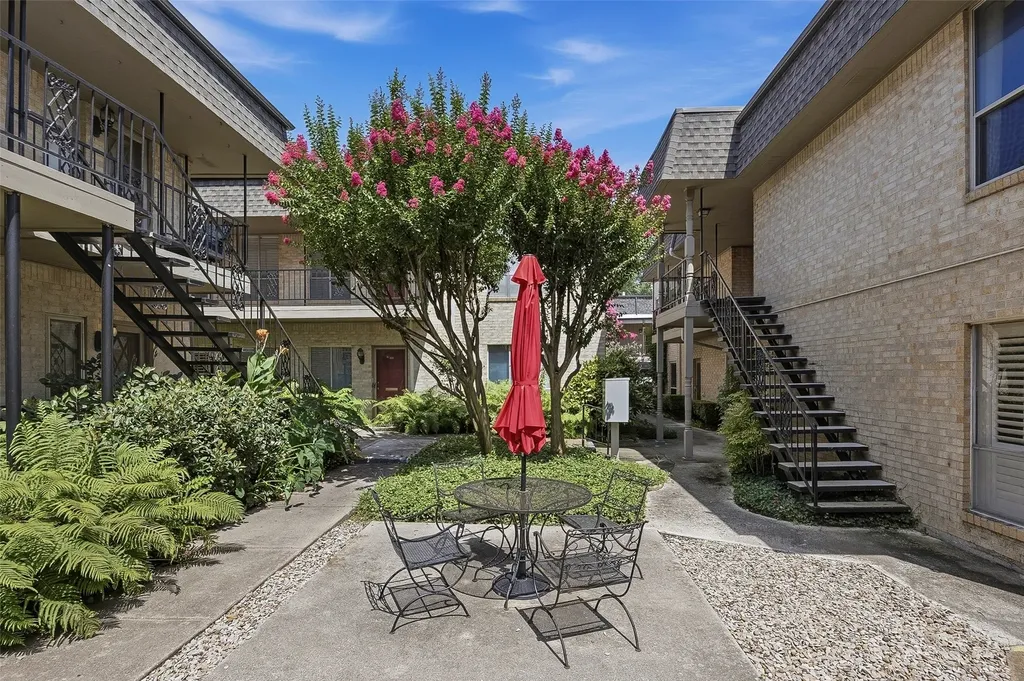 4320 Bellaire Drive S Fort Worth TX 76109