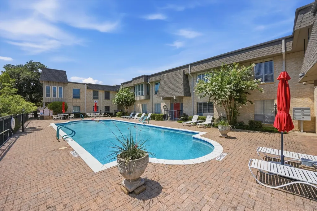 4320 Bellaire Drive S Fort Worth TX 76109