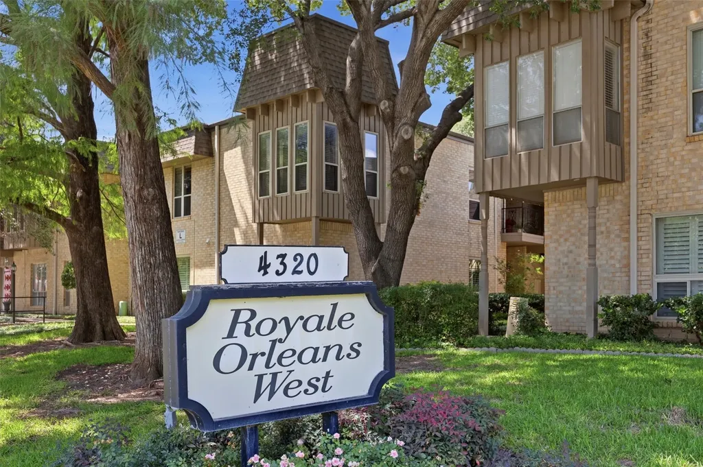 4320 Bellaire Drive S Fort Worth TX 76109
