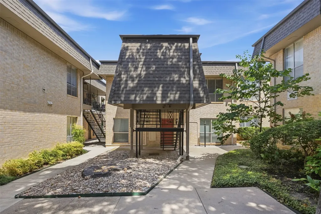 4320 Bellaire Drive S Fort Worth TX 76109