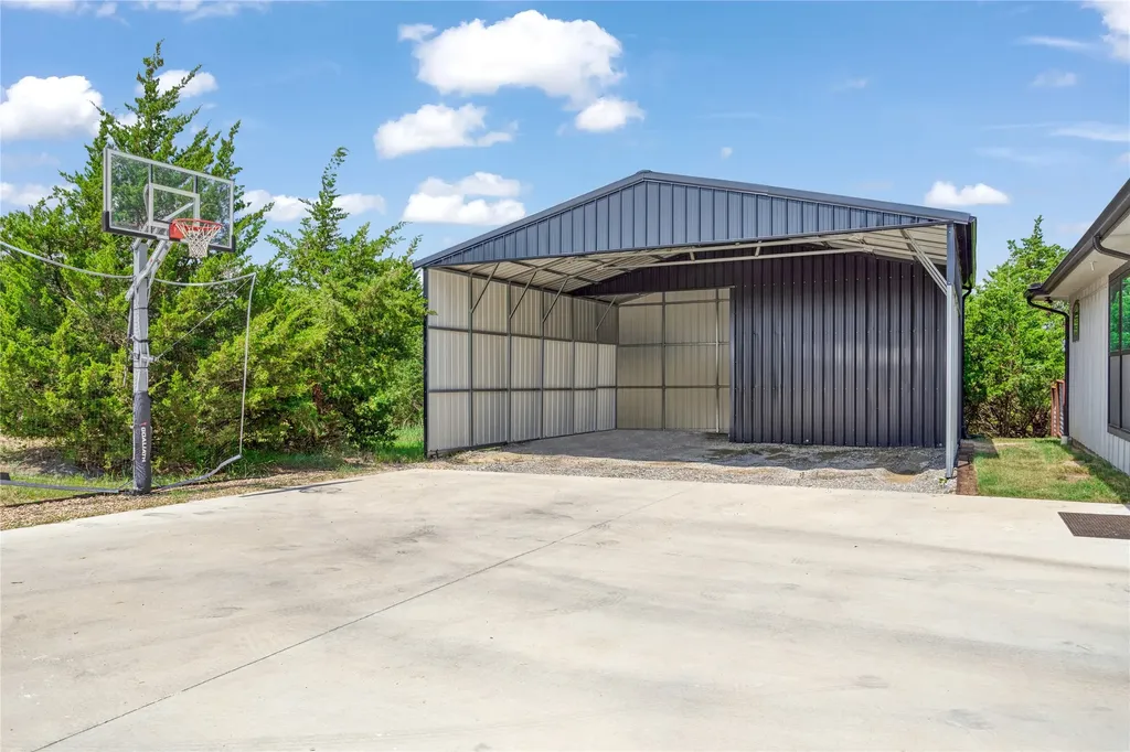 1095 Sister Grove Road Van Alstyne TX 75495