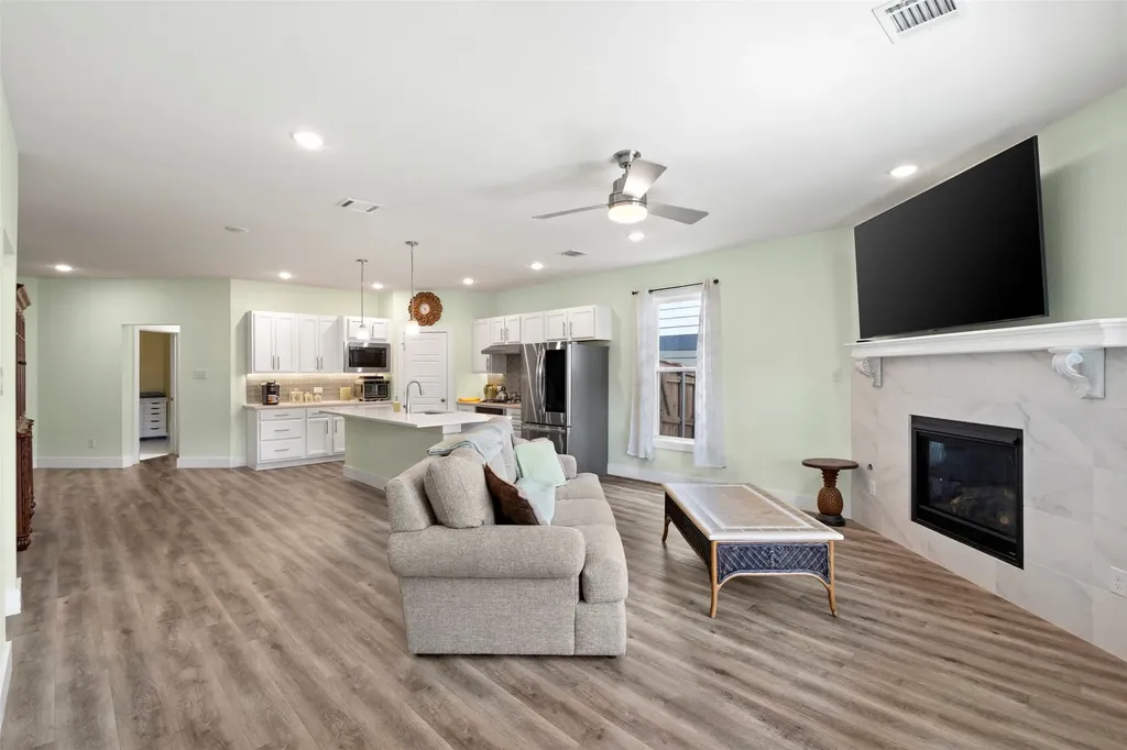 10923 Eva Mae Boulevard Grand Prairie TX 76065
