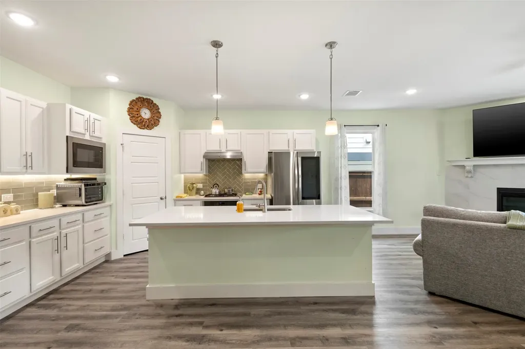 10923 Eva Mae Boulevard Grand Prairie TX 76065