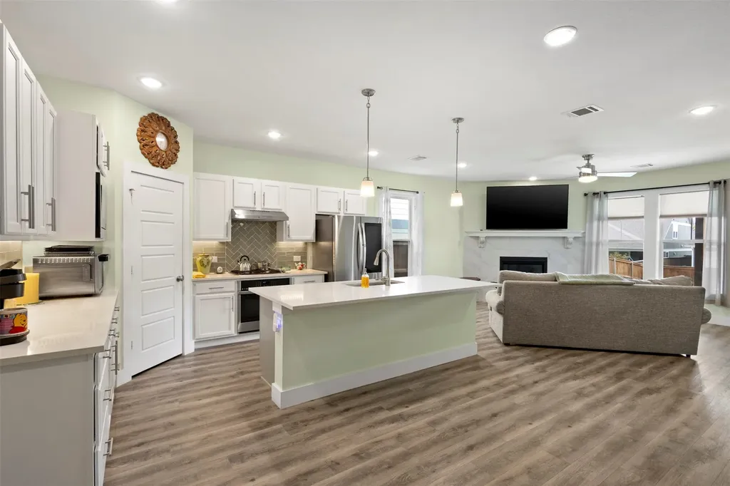 10923 Eva Mae Boulevard Grand Prairie TX 76065