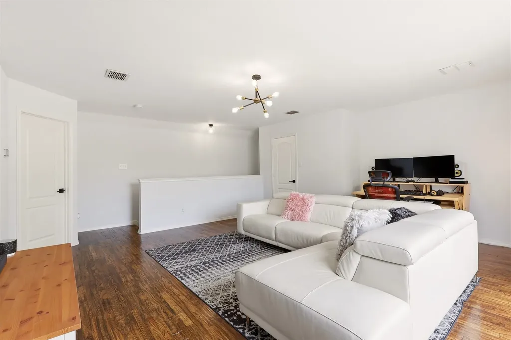 1744 Ivy Lane Carrollton TX 75007