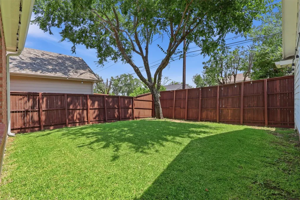 1744 Ivy Lane Carrollton TX 75007