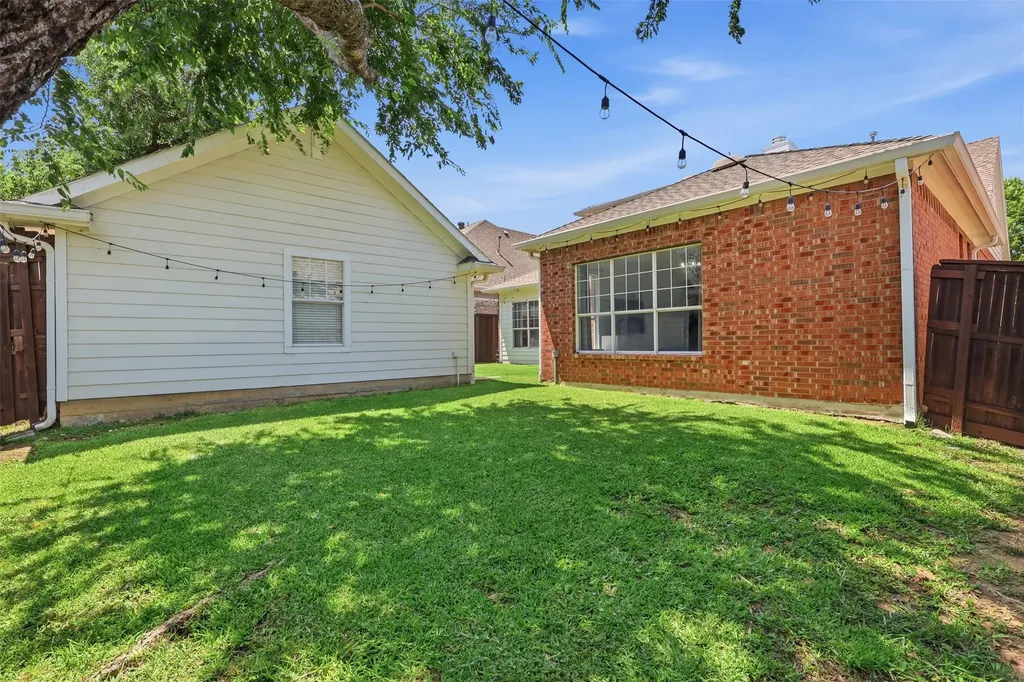 1744 Ivy Lane Carrollton TX 75007