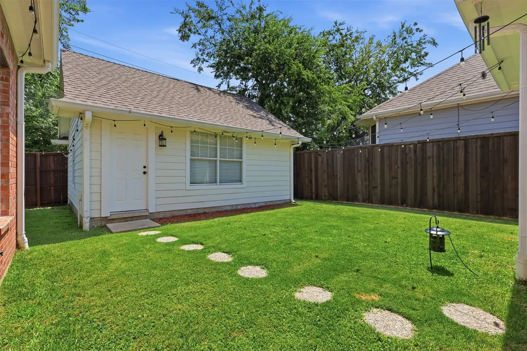 1744 Ivy Lane Carrollton TX 75007