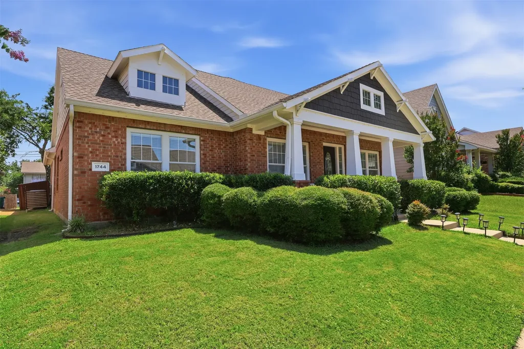 1744 Ivy Lane Carrollton TX 75007