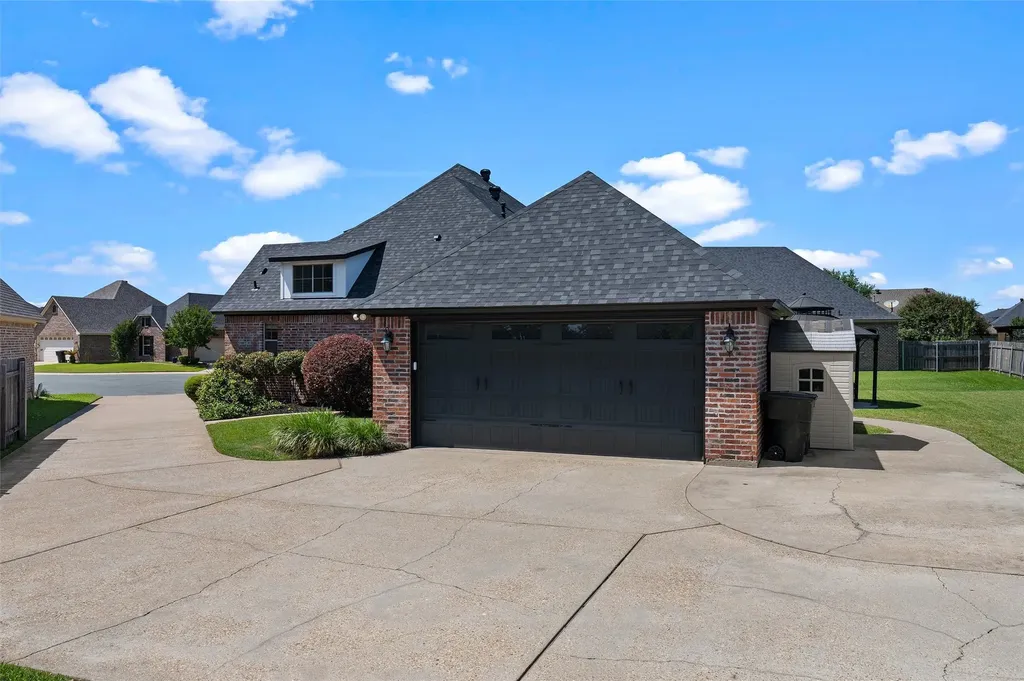 522 Falling Water Circle Bossier City LA 71112