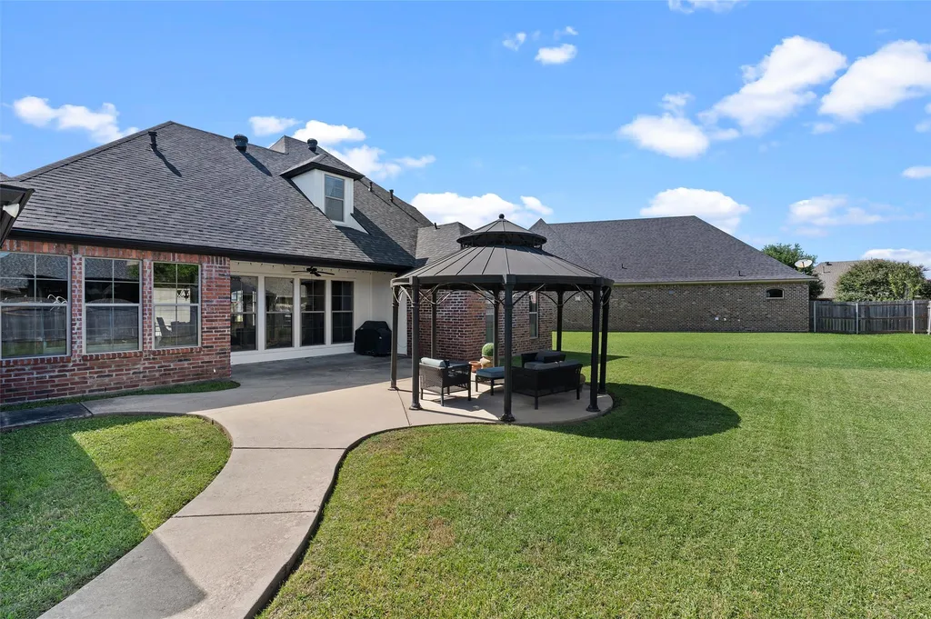 522 Falling Water Circle Bossier City LA 71112