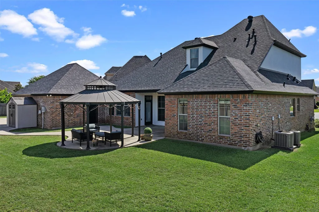 522 Falling Water Circle Bossier City LA 71112