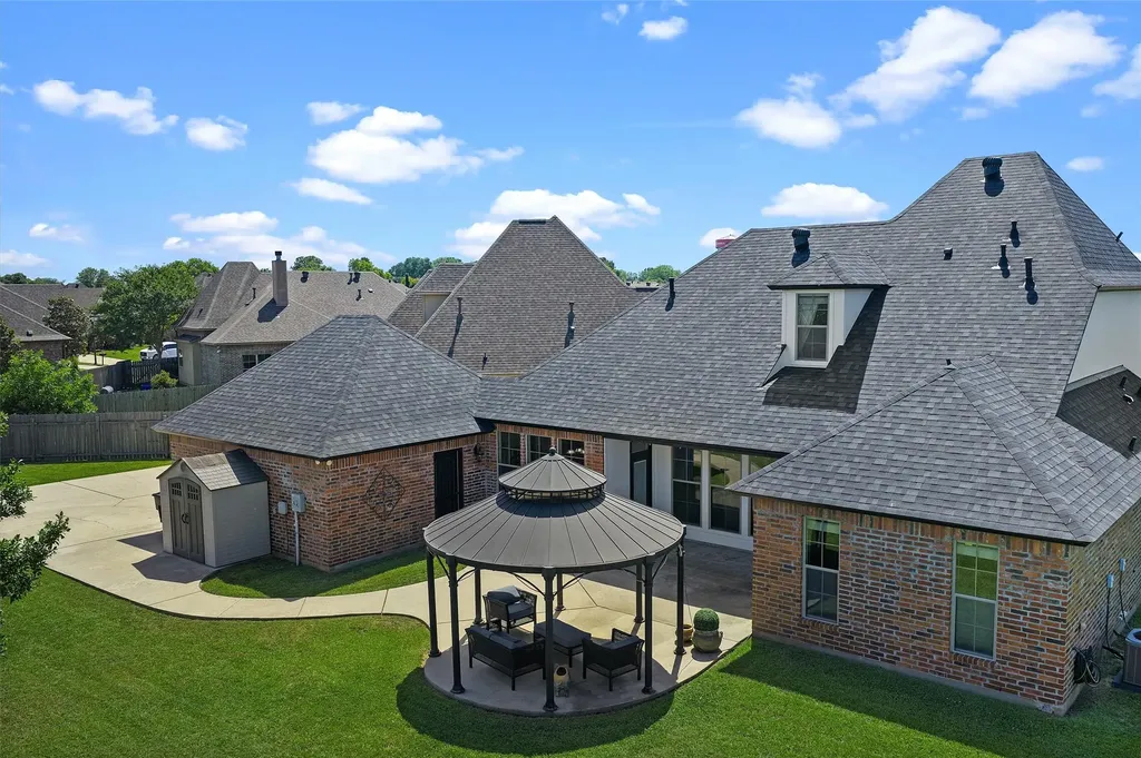 522 Falling Water Circle Bossier City LA 71112