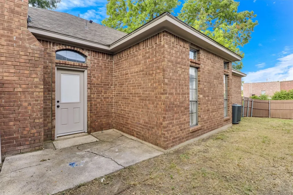 111 Homestead Drive Lancaster TX 75146
