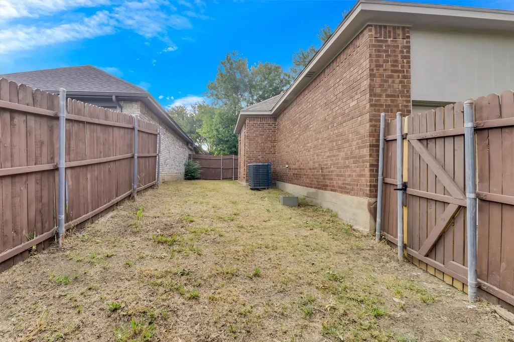 111 Homestead Drive Lancaster TX 75146