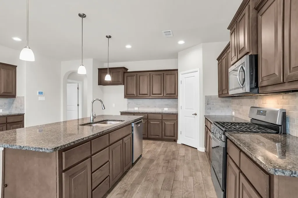 1140 Donnington Trail Saginaw TX 76131