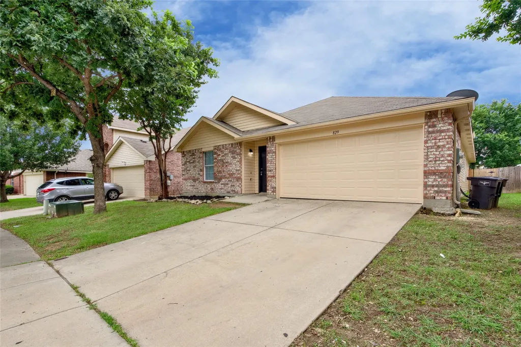 829 Santa Rosa Drive Fort Worth TX 76052