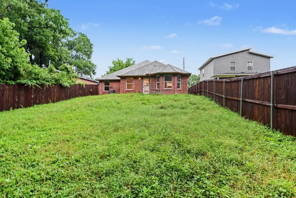 4519 Yancy Street Dallas TX 75216