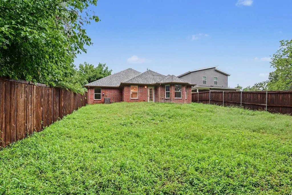4519 Yancy Street Dallas TX 75216