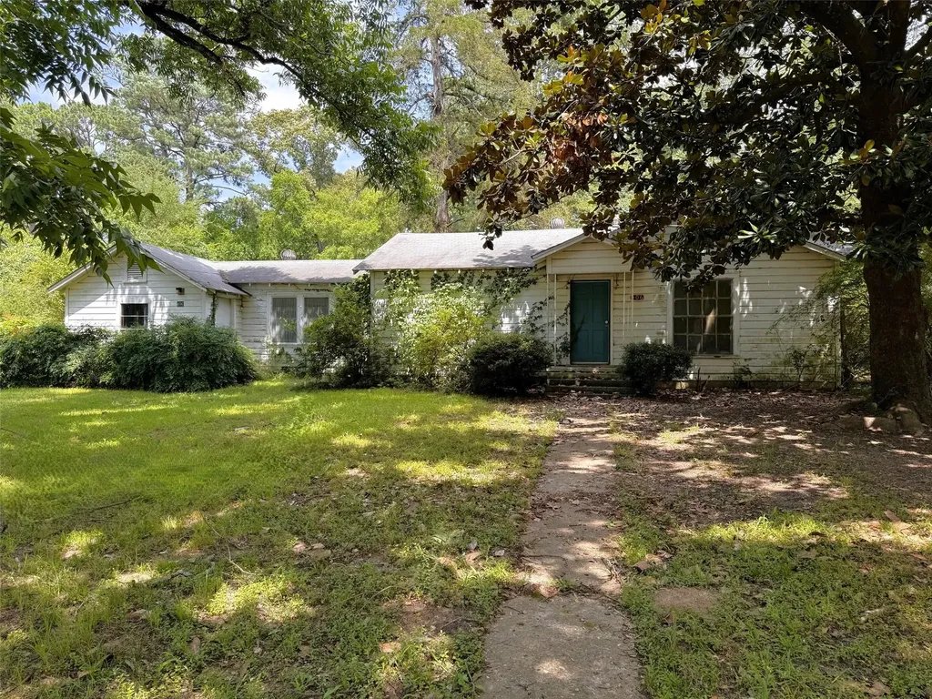 406 Pace Avenue Naples TX 75568