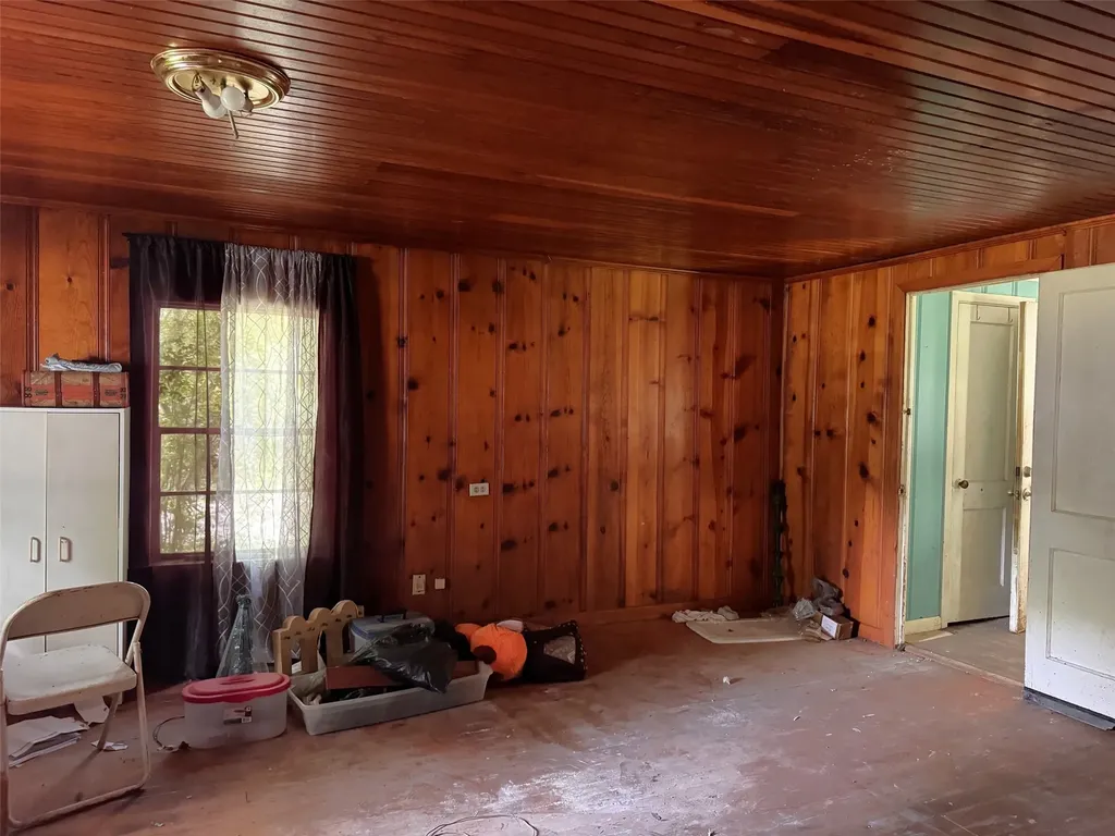 406 Pace Avenue Naples TX 75568