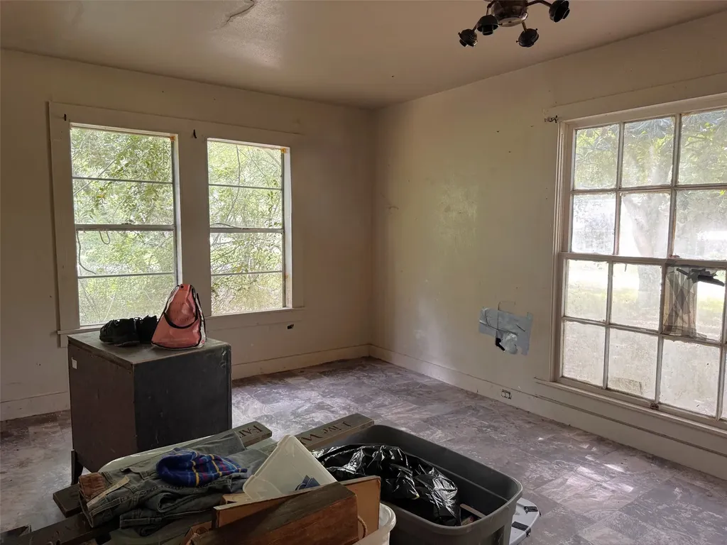 406 Pace Avenue Naples TX 75568