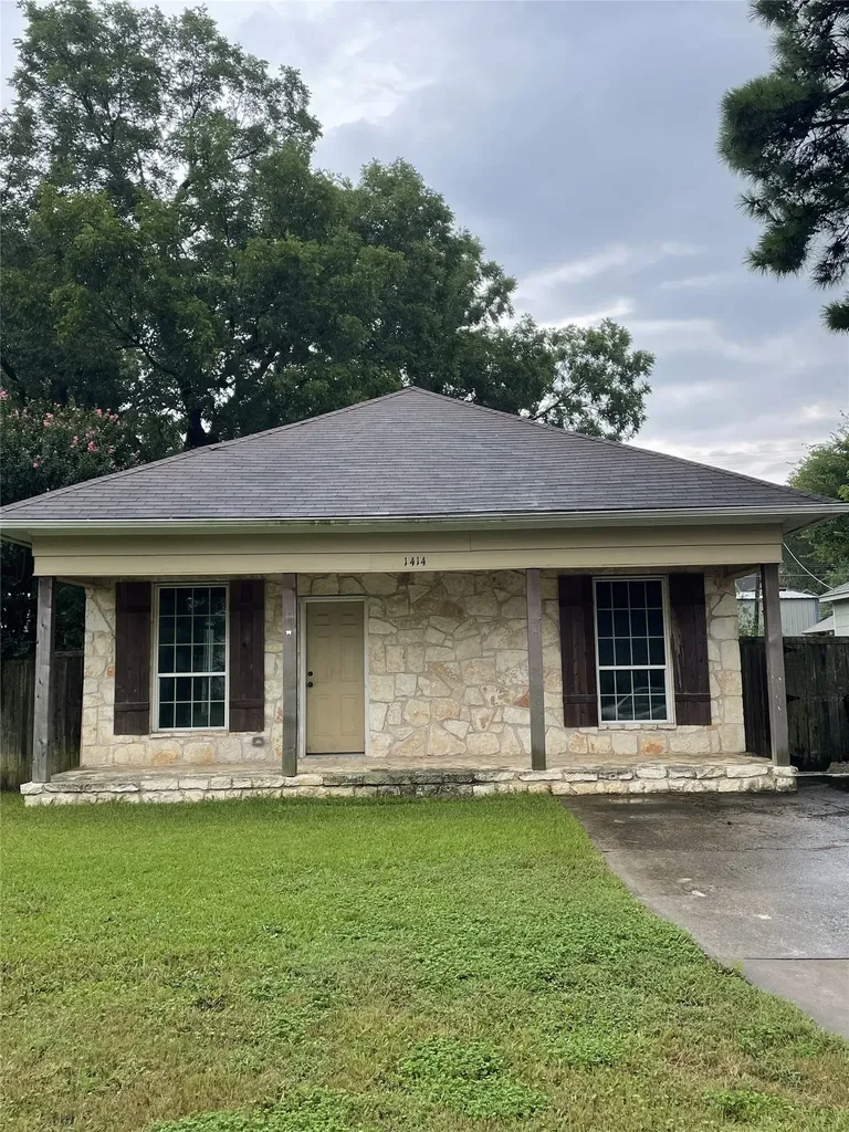 1414 W Sears Street Denison TX 75020