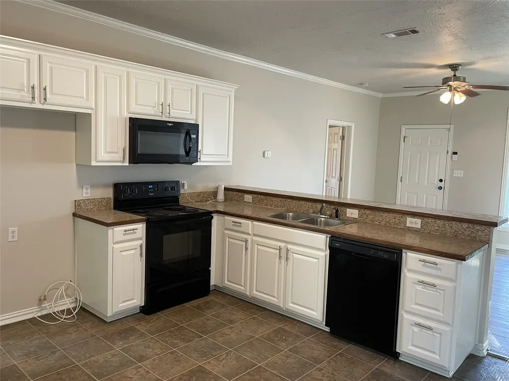 1414 W Sears Street Denison TX 75020