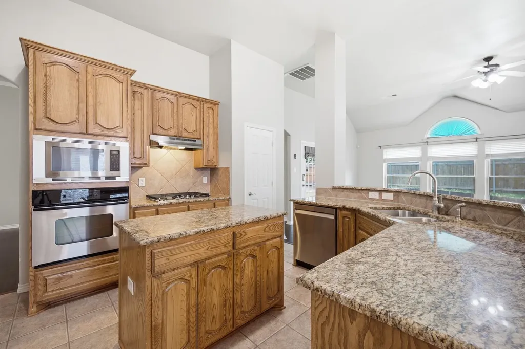 10 Saddlewood Court Mansfield TX 76063