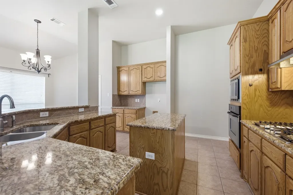 10 Saddlewood Court Mansfield TX 76063