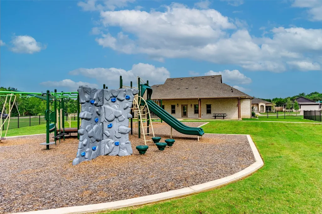 136 Fairmeade Drive Terrell TX 75160