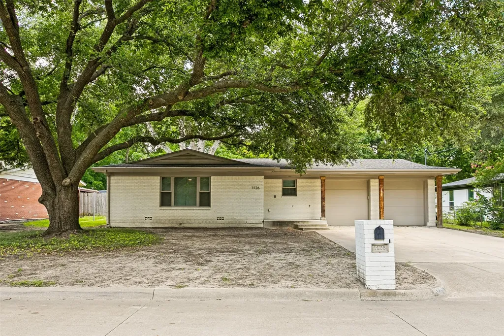 1126 Warden Street Benbrook TX 76126